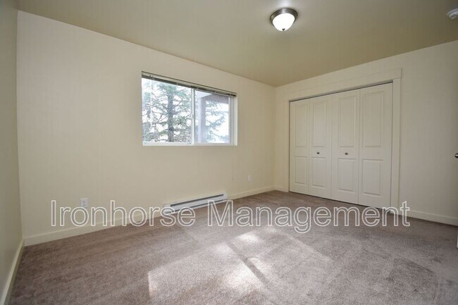 Building Photo - 807 W Villard St