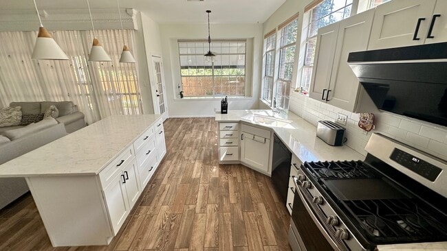 Building Photo - 2310 Falcon Dr