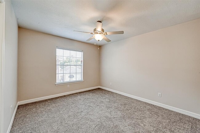 Building Photo - 18 Turtle Creek Manor