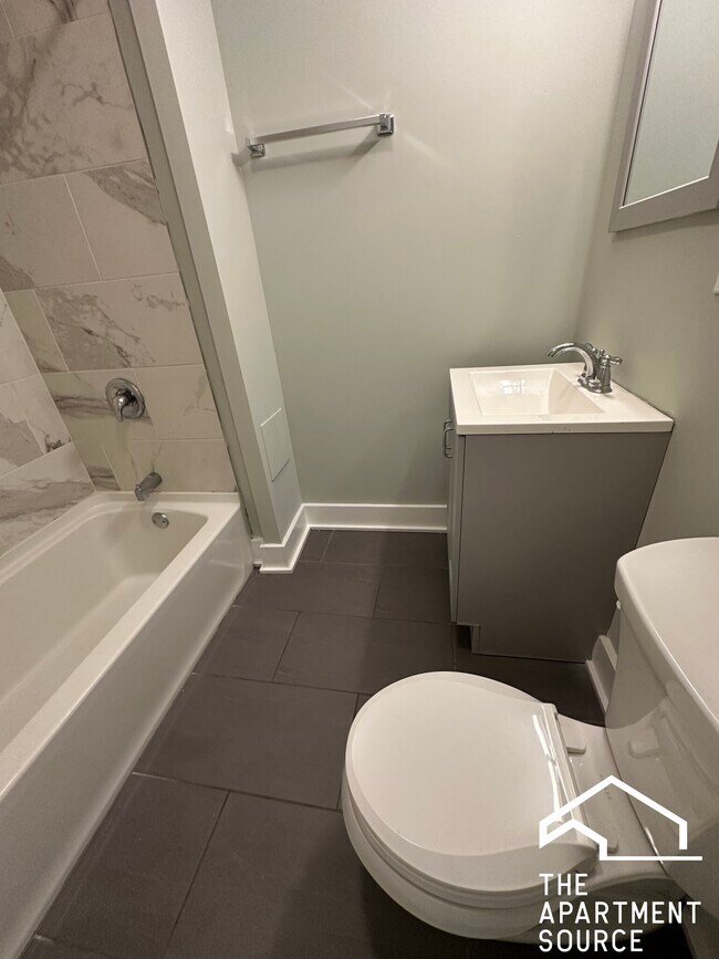 Building Photo - 725 St Johns Ave