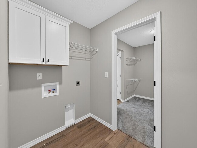 Building Photo - 595 Bailiwick Dr