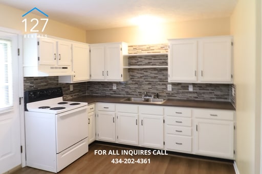 Building Photo - Updated 2BR with Private Entry, Spacious Yard, & Washer and Dryer Included