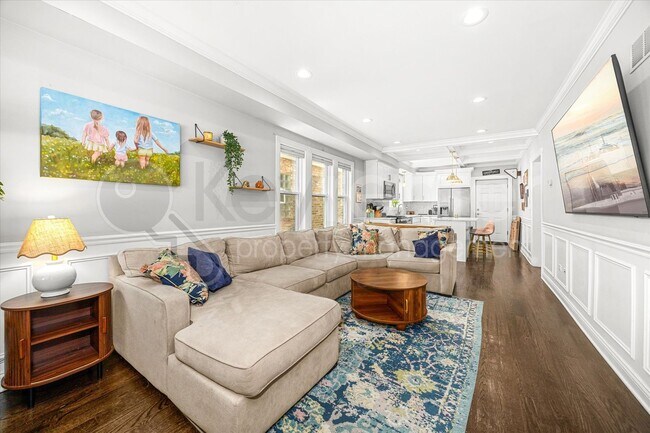 Building Photo - 4230 N Oriole Ave