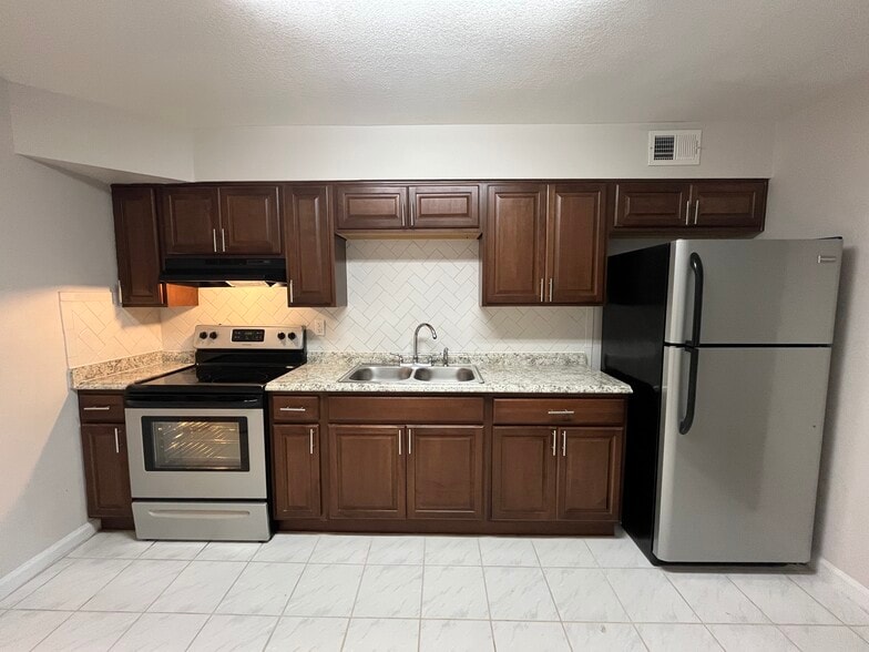 Building Photo - BC Tampa