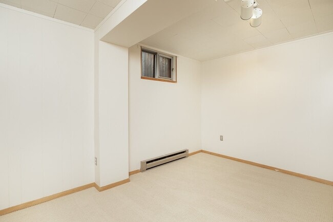 Building Photo - 3 bedroom 2 bath