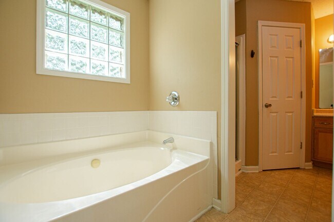 Building Photo - Pet Friendly Three Bedroom with Bonus!