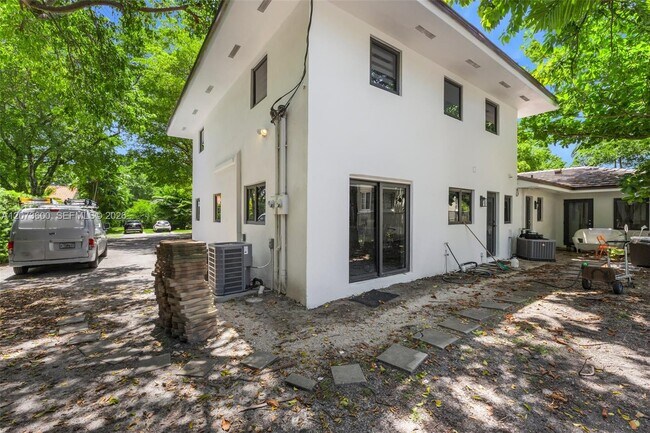 Building Photo - 345 Sarto Ave