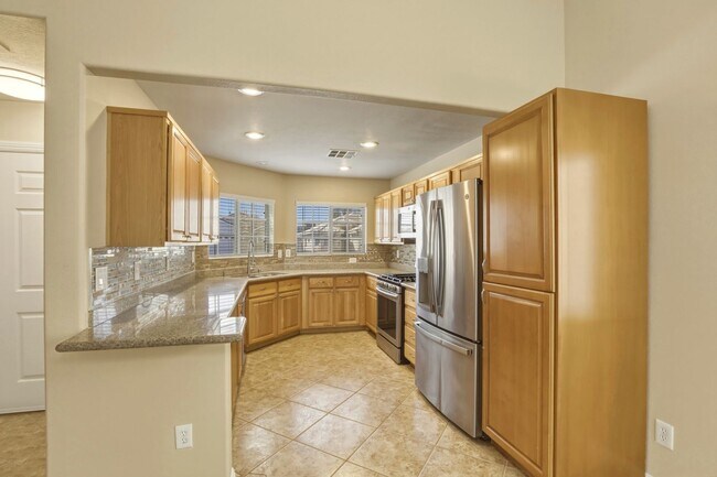 Building Photo - 4 Bedroom Home with Oversized Yard & RV Parking!
