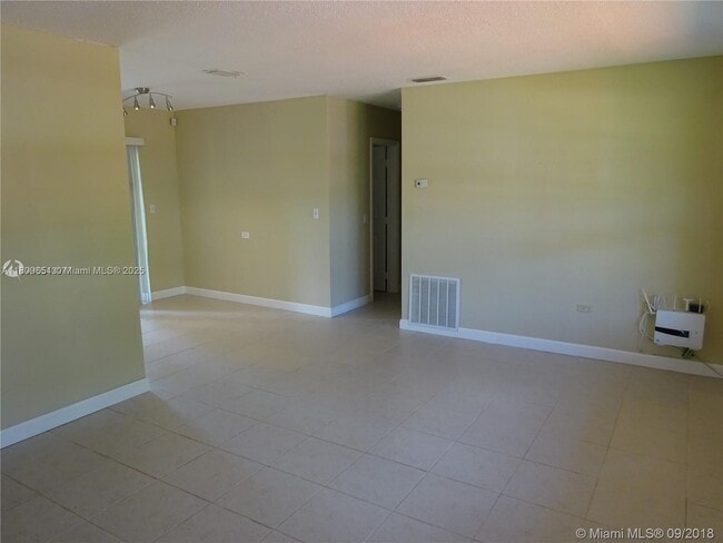 Building Photo - 2631 Alcazar Dr