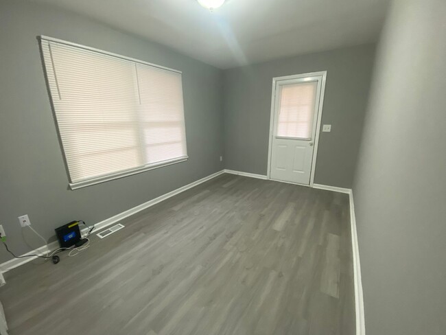 Building Photo - Spacious Newly Remodeled 4 Bedroom 2 Bath ...