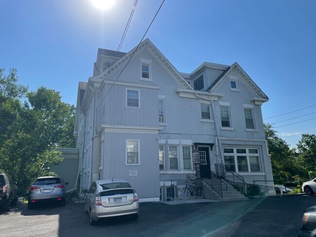 Building Photo - 2118 Pillsbury Ave