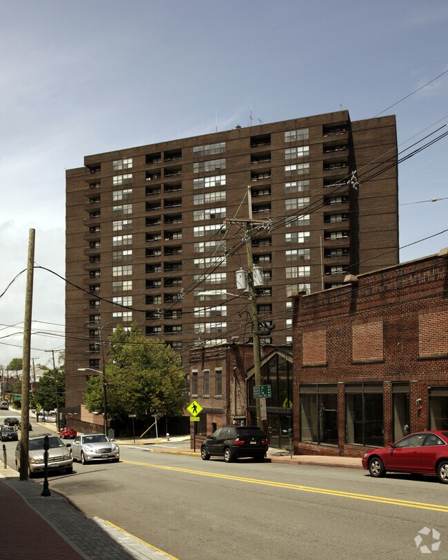 Malcolm Towers 475 Main St Fort Lee NJ 07024 Apartment Finder