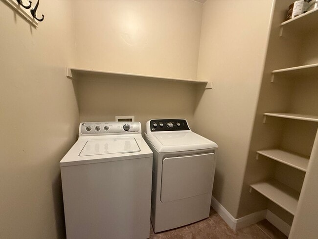 Building Photo - Townhome in Casitas at Hidden Valley with ...