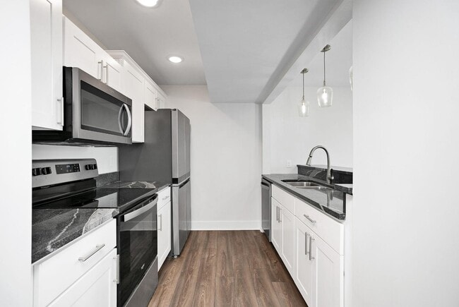 Building Photo - 220 W Dixie Ave
