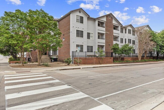 Primary Photo - 501 W 26th St
