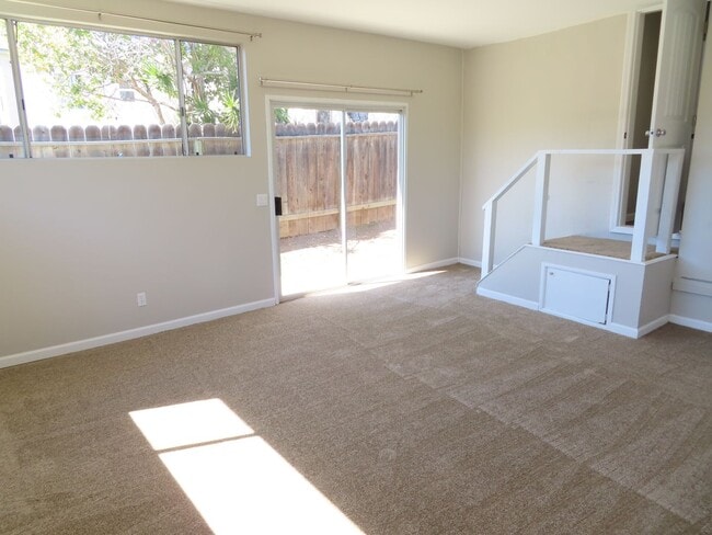 Building Photo - Three Bedroom House with Huge Bonus Room