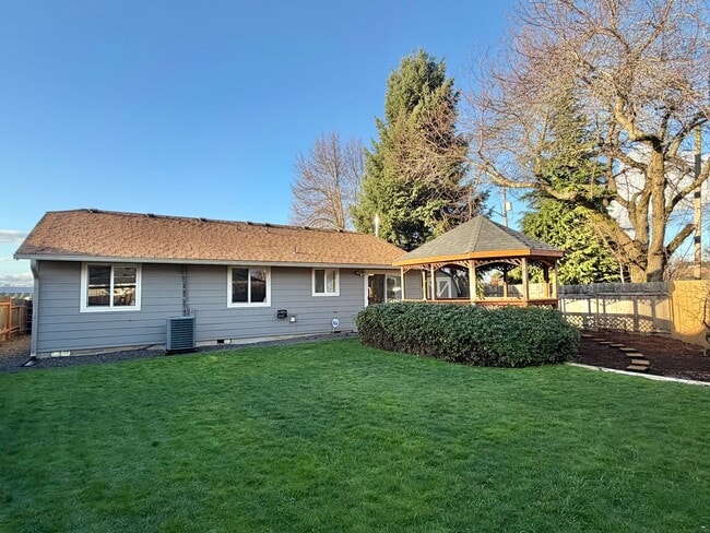 Building Photo - Adorable Quiet park like setting in fruit valley sunsets with landscaping provided