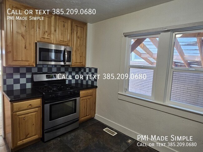 Building Photo - 512 Hawthorne Ave S