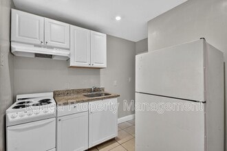 Building Photo - 887 7th St