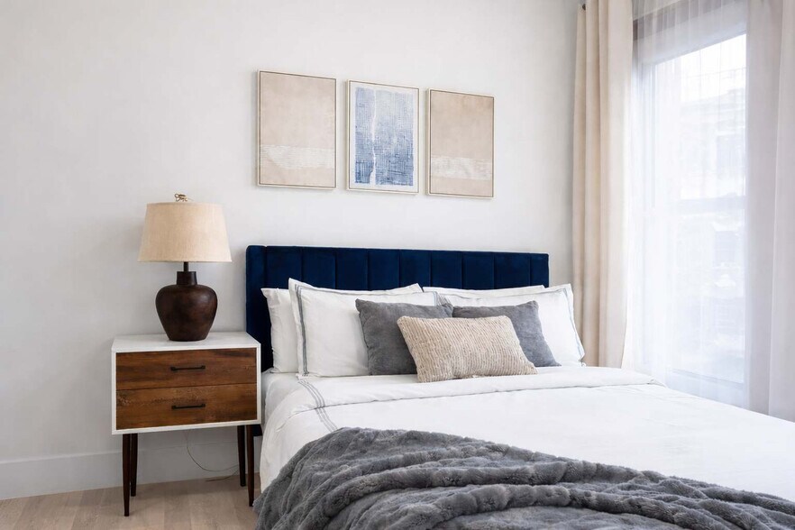 Building Photo - 317 E 78th St