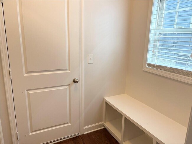 Building Photo - 204 Providence Ln