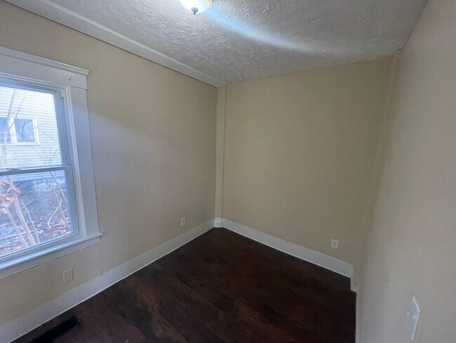 Building Photo - SECTION 8 and EDEN Accepted!! Stunning 4-Bed, 2-Bath Renovation in Lorain!!