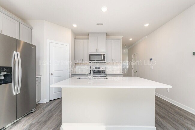 Building Photo - 2003 Old Rivers Rd