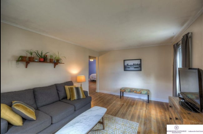 Building Photo - Charming 2 Bedroom Near Blackstone!!