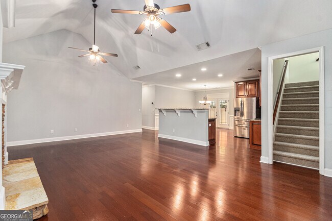 Building Photo - 180 Greenview Dr