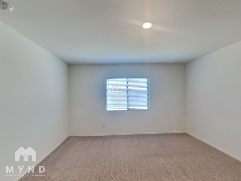 Building Photo - 1557 E Caballero Dr