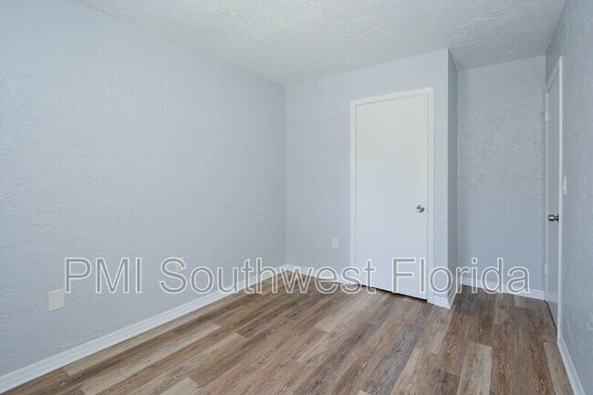 Building Photo - 2519 9th Ave W