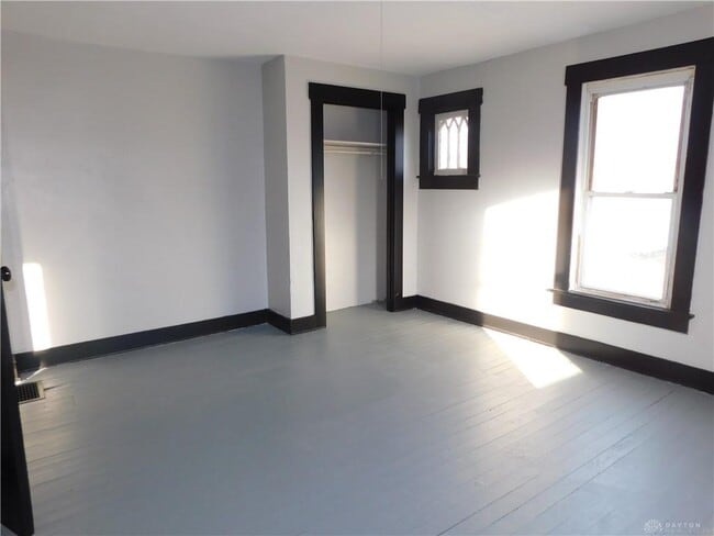 Building Photo - 611 W Columbia St