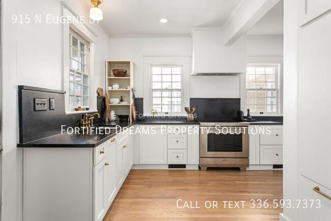Building Photo - 915 N Eugene St