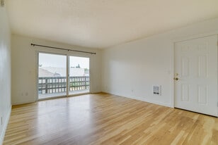 Building Photo - 3404 SE 21st Ave