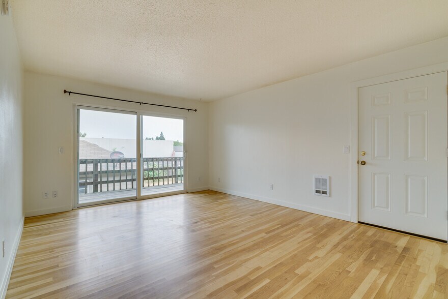 Primary Photo - 3404 SE 21st Ave