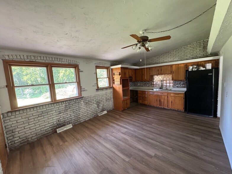 Building Photo - 138 Elmgrove Ave