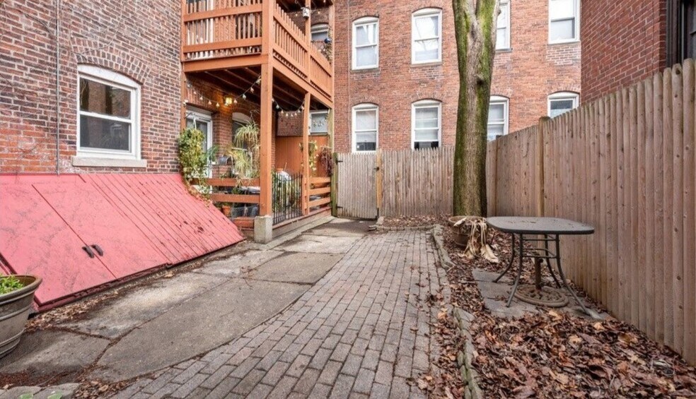 Building Photo - 221 Shurtleff St
