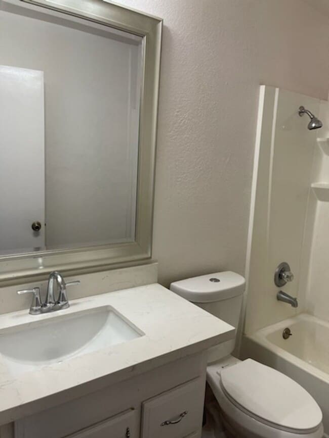 Building Photo - Mesa 4 bedroom rental