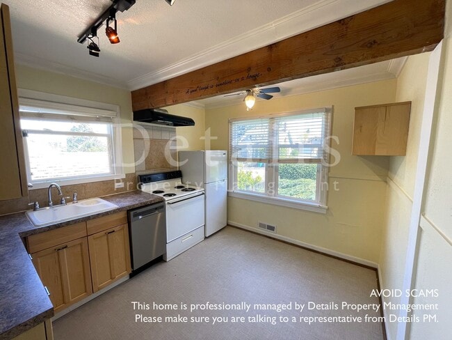 Building Photo - ** Application Pending** Charming 2BR, 1BA house With Loft & Office