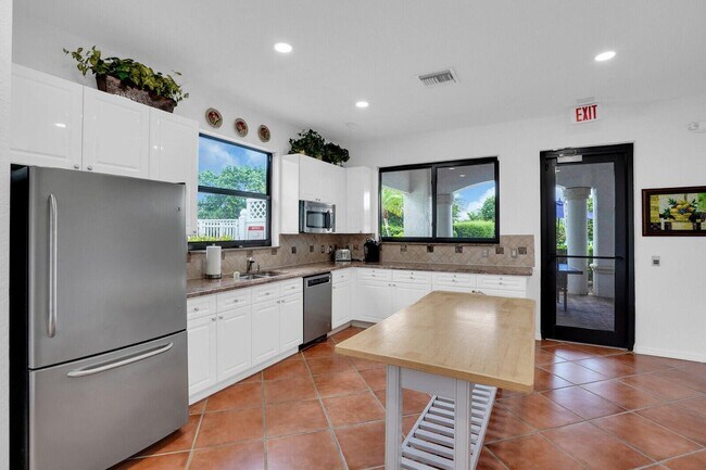 Building Photo - 18544 Ocean Mist Dr