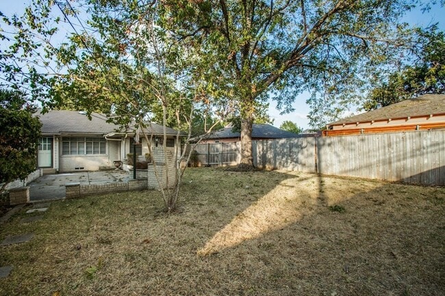 Building Photo - 6514 Winton St