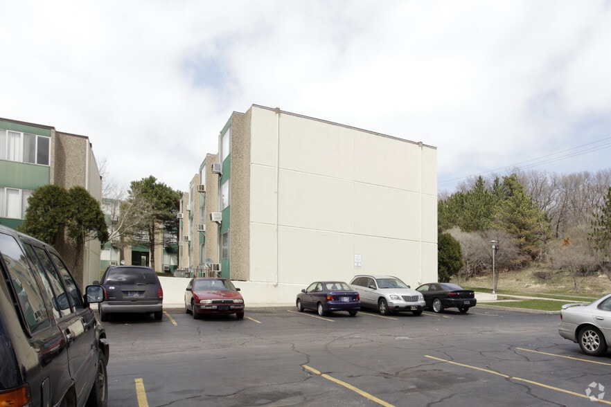 Building Photo - Parkshore Commons