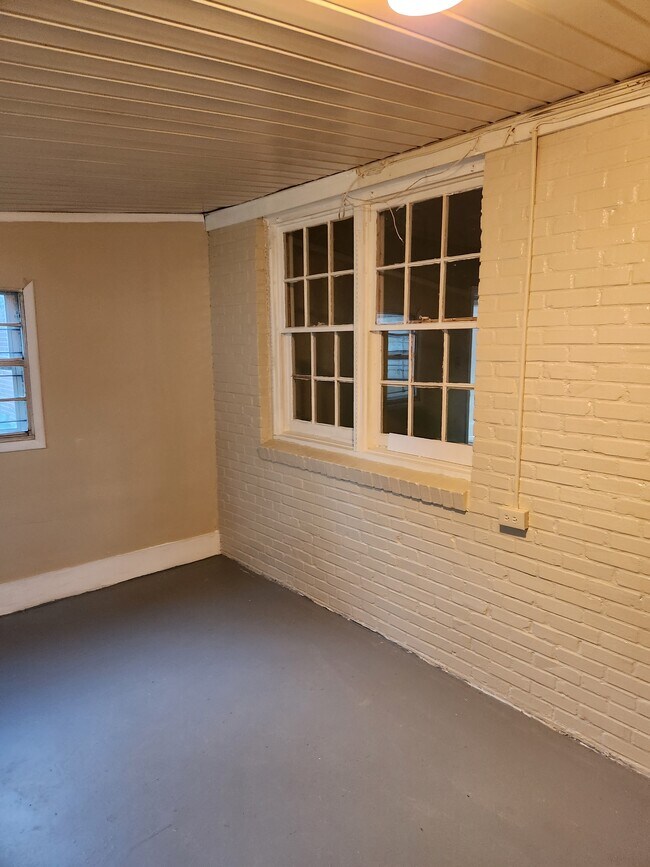 Building Photo - 2819 Schaul St