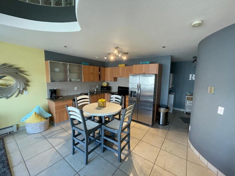 Kitchen - 21 Seabreeze Dr