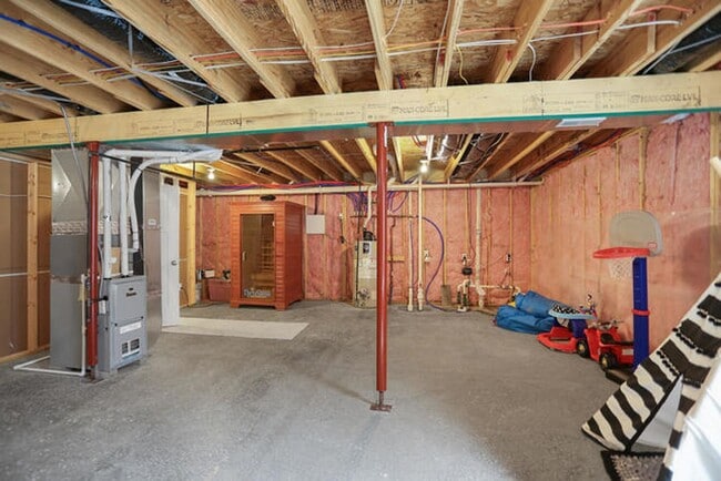 Building Photo - 4 Bedroom Ranch in SW Champaign - Availabl...