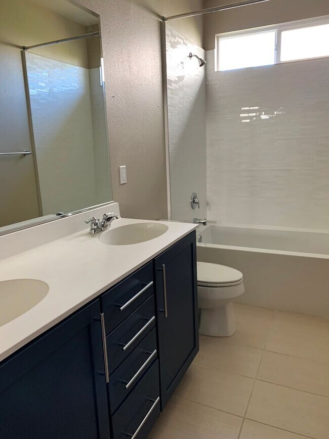 Building Photo - Single Story Craftsmen in Hollister