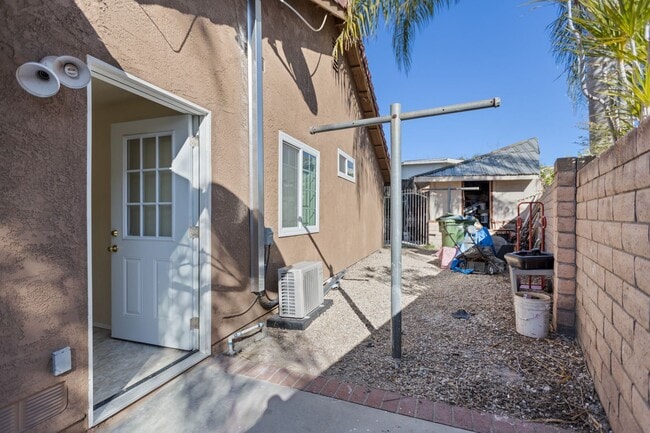 Building Photo - Awesome 1 Bedroom ADU Unit in Sylmar!