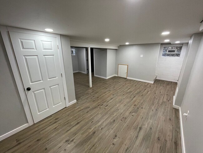 Building Photo - 630 Dornbush St