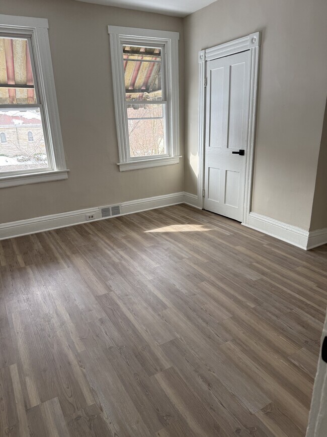 Building Photo - 532 Vermont Ave