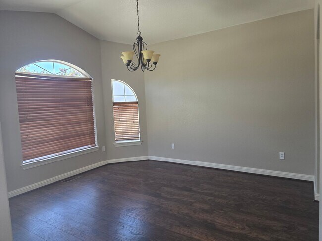 Building Photo - Executive Rental is a rare find